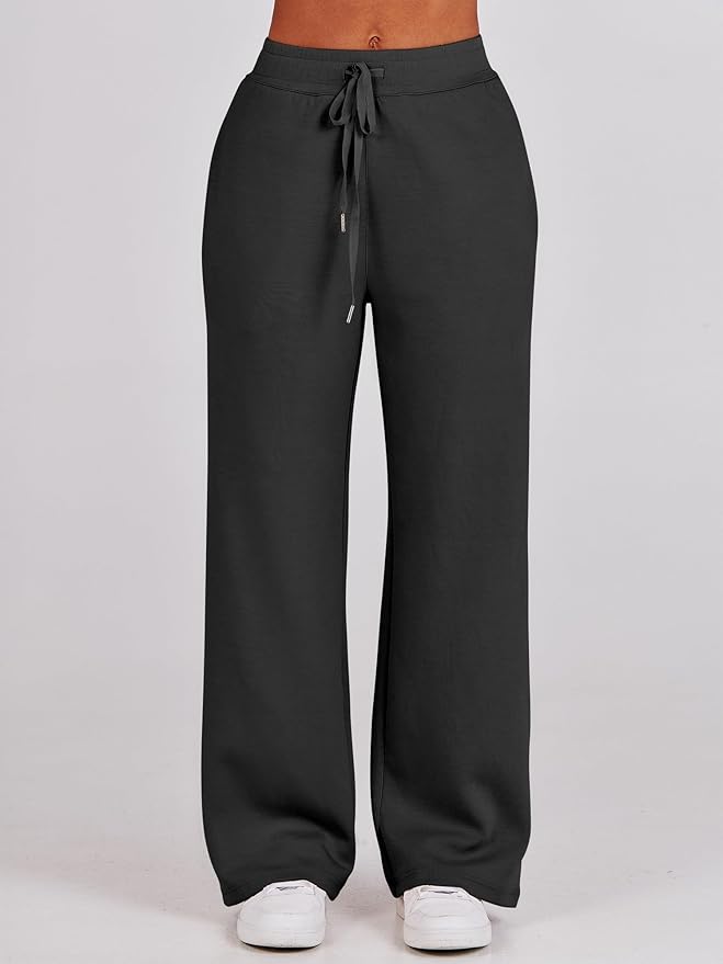 3. The Jetsetterโs Essential: Fall Fashion Airport Wide Leg Set